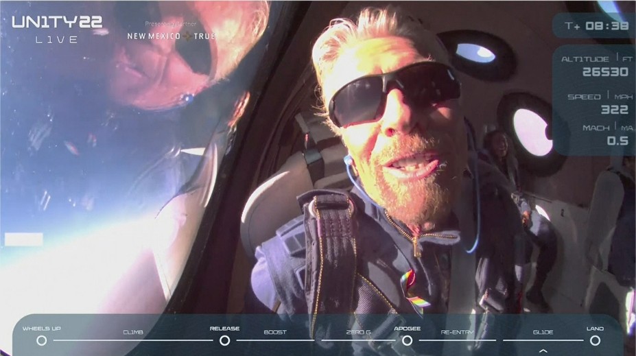 Míľnik vo vesmírnej turistike: Miliardár Branson predbehol Bezosa a nazrel do vesmíru