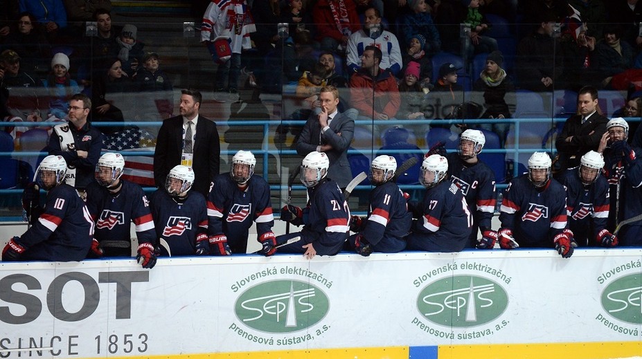 MS v hokeji do 18 rokov: Američania vo finále zdolali Fínov 4:2