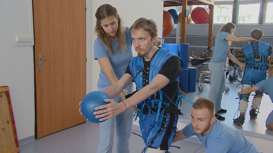 Denisa, ktorý bol v Číne v kóme, prepustili z nemocnice. Pracuje na tom, aby čo najskôr chodil