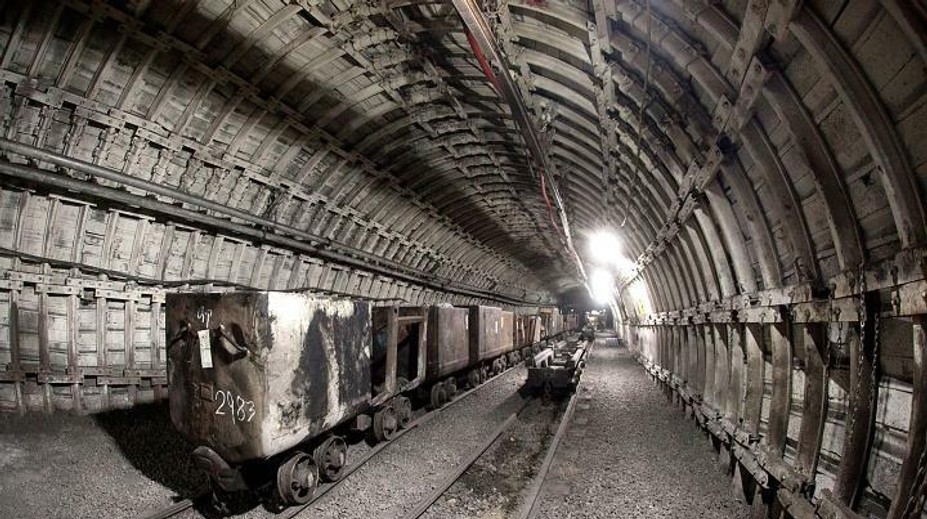 Po výbuchu uviazlo v uhoľnej bani asi 40-50 ľudí