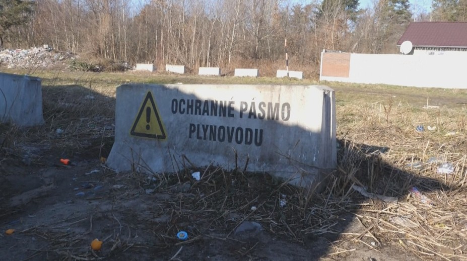 Svoj dom si museli rozobrať a odniesť. Stál na strategickom plynovode a nie je jediný