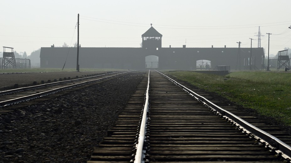 Poľsko zverejnilo na internete databázu s menami dozorcov a veliteľov Auschwitzu