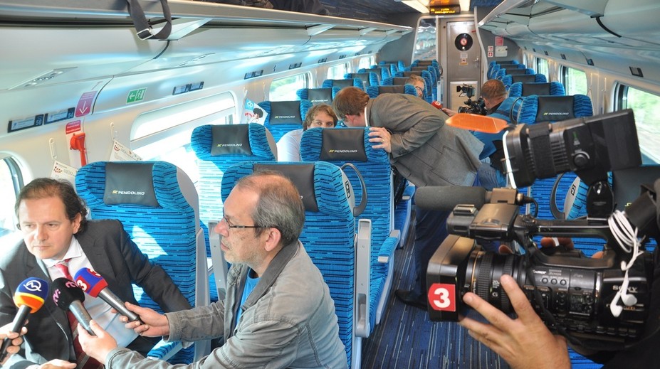 Do Košíc dorazila pýcha českých železníc. Interiér vlaku pripomína lietadlo