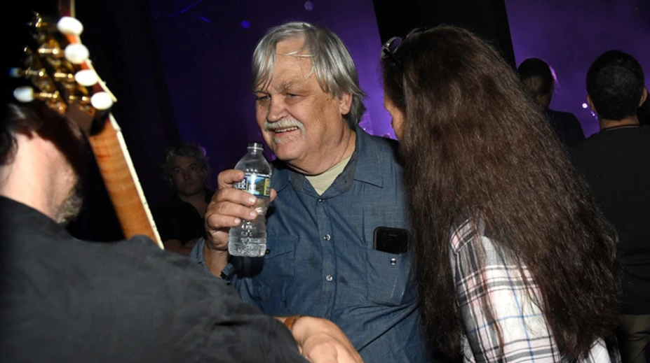 Gitarista (†70) zomrel na koncerte, keď oslavoval svoje narodeniny