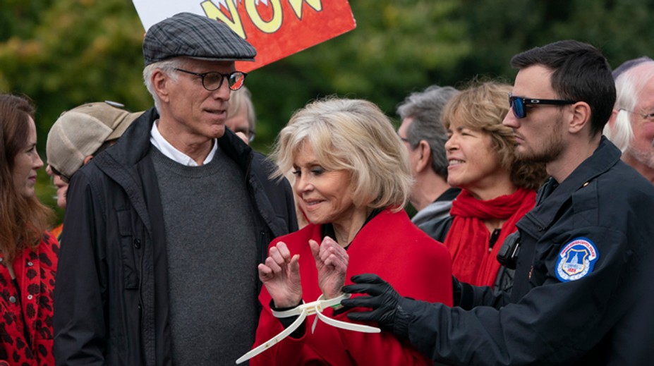 Slávna herečka strávila noc vo väzení. Zatkli ju na proteste proti zmene klímy