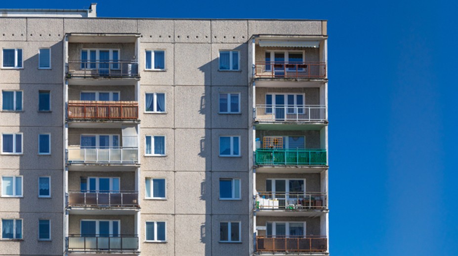 Domový poriadok bude mať väčšiu silu. Majitelia bytov môžu zakázať rôzne veci