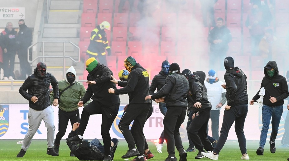 Zasiahli ťažkoodenci na včerajšom zápase neskoro? Prečítajte si stanovisko polície