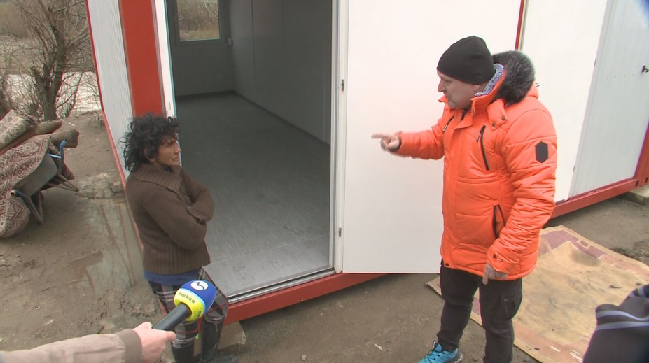 Majú osadníkov nechať na ulici alebo im kúpiť unimobunky? Vidina nového bývania môže spustiť lavínu požiarov