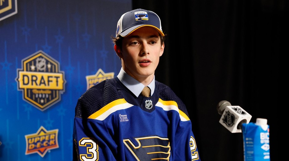 Dalibor Dvorský novú sezónu v NHL neodštartuje. Blues poslali spolu s ním na farmu trinásť hráčov