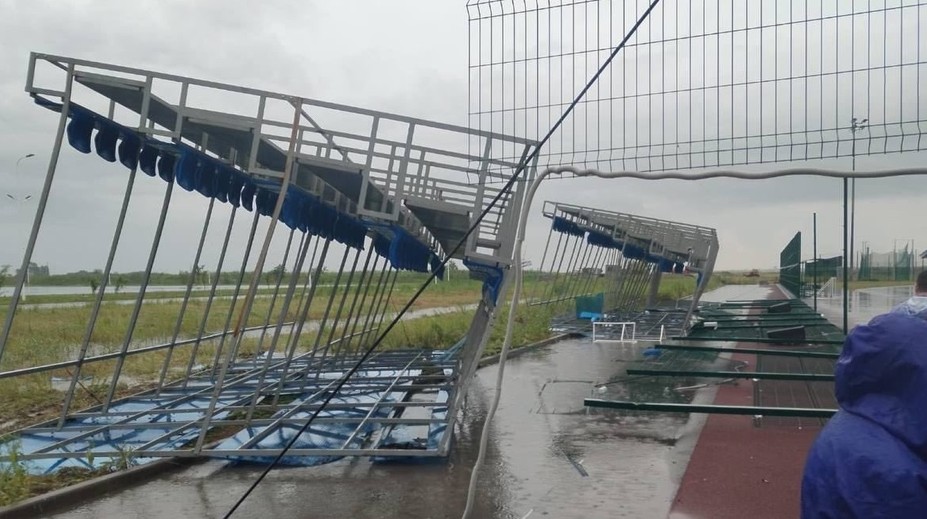 VIDEO: Nešťastie v Rusku počas zápasu. Pri zrútení tribúny zomrela žena, hlásia aj 15 zranených detí