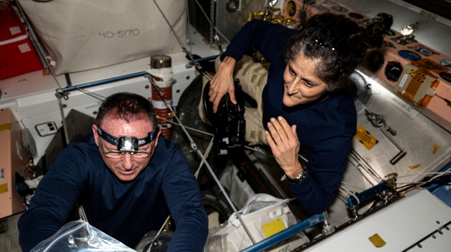 Astronauti, ktorí uviazli na ISS, už poznajú dátum návratu na Zem