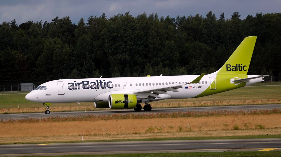 Hlasovanie o lietadlách v Pobaltí sa zvrhlo. Česi sa postarali o to, že na jednom stroji sa objaví vulgárny názov