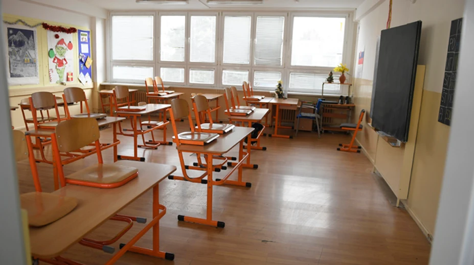 Začínajú sa vianočné prázdniny, deti sa do škôl vrátia v januári