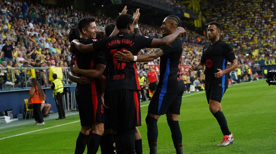 Lewandowski s Raphinhom režírovali triumf nad Villarrealom. Pre Ter Stegena sa však sezóna zrejme skončila