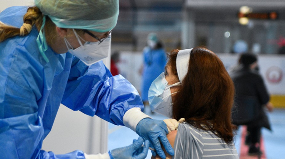 Čakáte už pridlho v čakárni na termín očkovania? Ministerstvo vysvetlilo, prečo to tak je