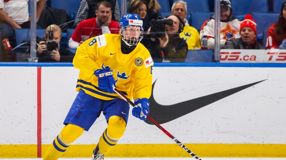 Mladému Švédovi veštia v NHL hviezdnu budúcnosť. Na ZOH bude najmladším hráčom
