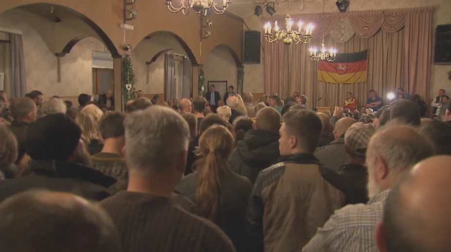 Do malej dediny prišlo tisíc migrantov. Takéto následky nečakali