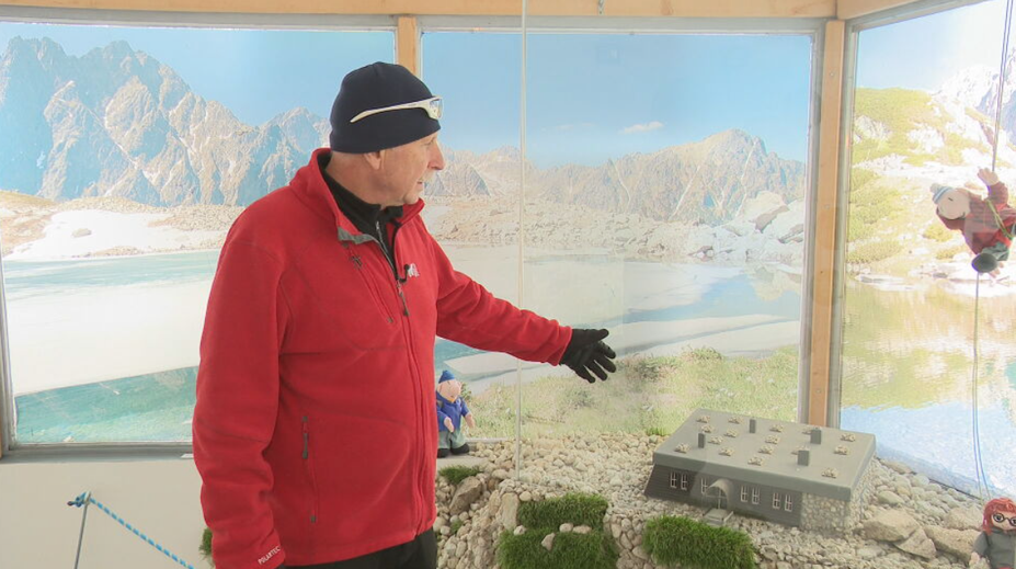 Tatry v malom. Umelec z Popradu vytvoril na Hrebienku jedinečnú expozíciu