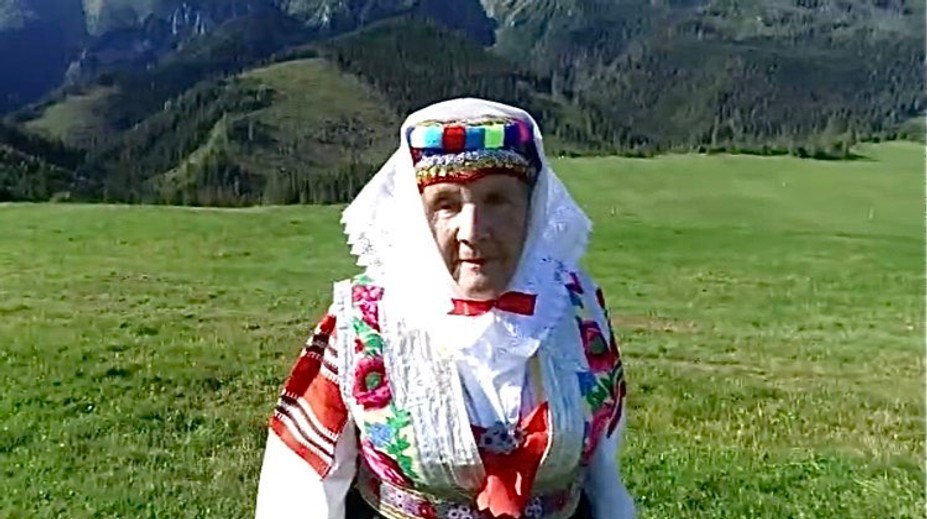 Zomrela prvá slovenská modelka. Rodáci sa s ňou rozlúčili na cintoríne v Ždiari