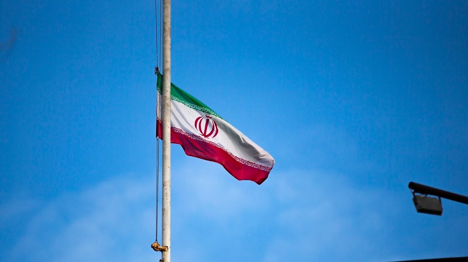 Pri atentáte na iránskeho jadrového vedca bola použitá zbraň riadená družicou