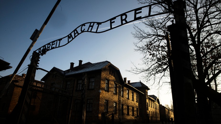 Neuveriteľné, čo chceli turisti ukradnúť v koncentračnom tábore v Osvienčime