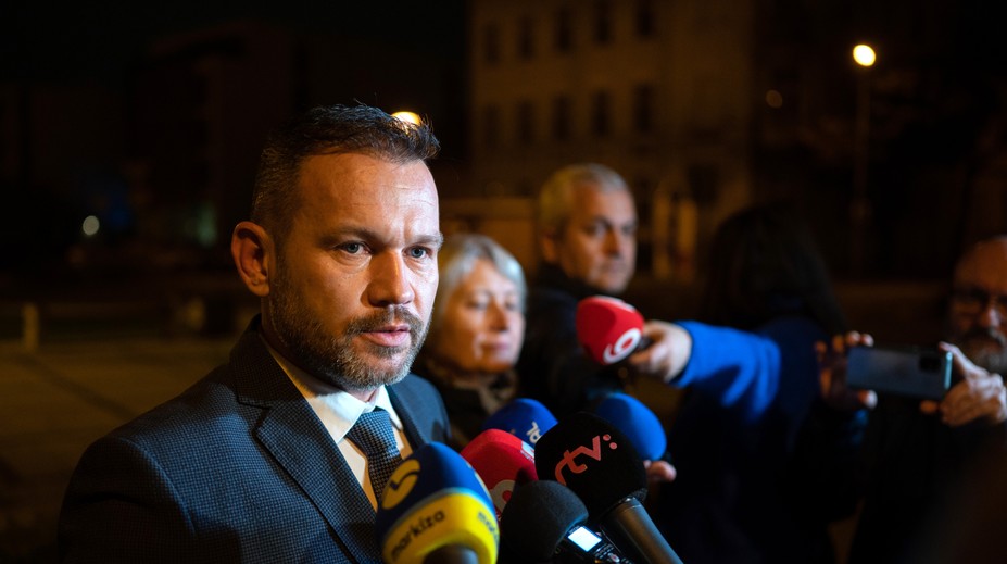 Vyhrážky zastrelením predsedovi Nitrianskeho kraja. Branislav Becík podal oznámenie, kraj plánuje rušiť verejné akcie