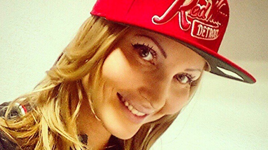 Krásna policajtka zomrela po tom, čo jej zločinec napľul do tváre