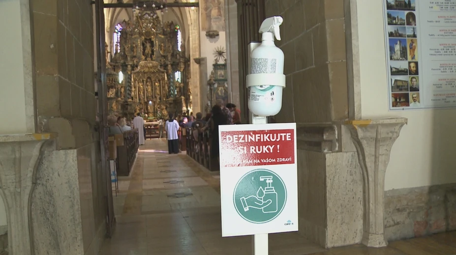 Kostoly sa počas druhej vlny pandémie zatvárať nebudú