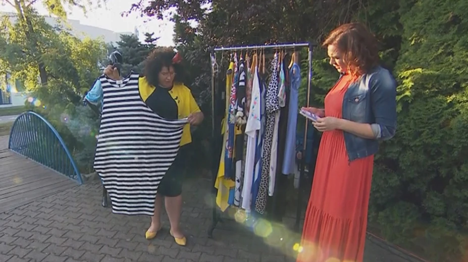 Jedny šaty, viac variácií. Aj s XXL mierami si môžete dovoliť pásiky