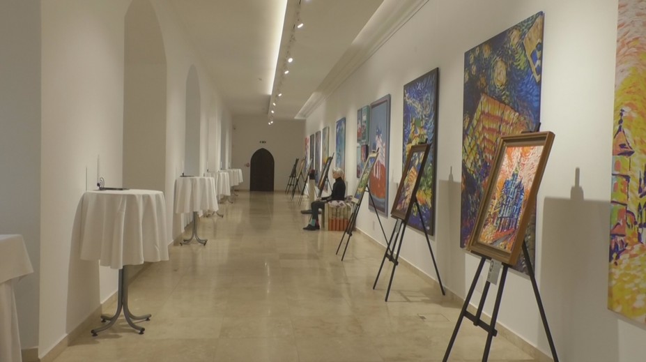 Ako by vyzerali zámok v Bojniciach či pyramída v Bratislave? Umelec sa pokúsil maľovať očami slávnych