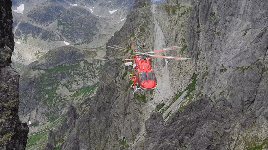 Turisti sa vydávajú do neznámeho terénu. Záchranári v Tatrách majú posledné dni plné ruky práce