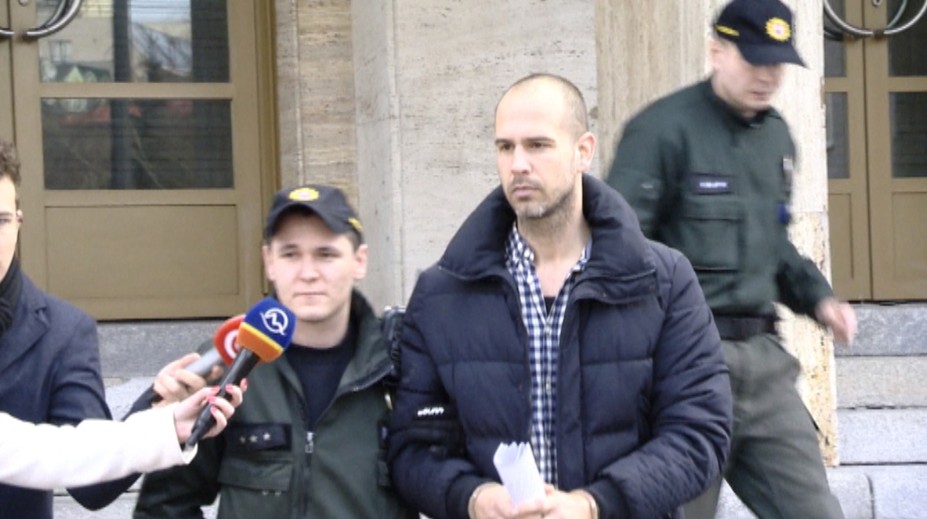 Jeden z fekalistov sa chce ženám ospravedlniť a finančne ich odškodniť