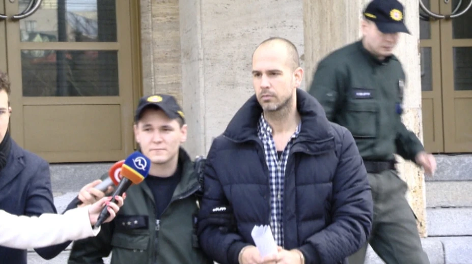 Jeden z fekalistov sa chce ženám ospravedlniť a finančne ich odškodniť