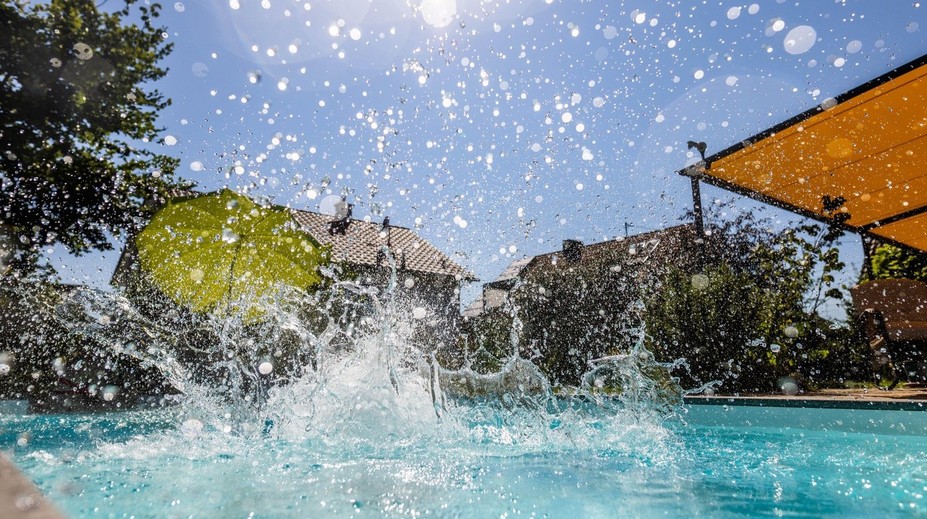 V bazéne v Česku sa utopilo batoľa. Tragédia odhalila, že nebolo zaregistrované na žiadnom úrade