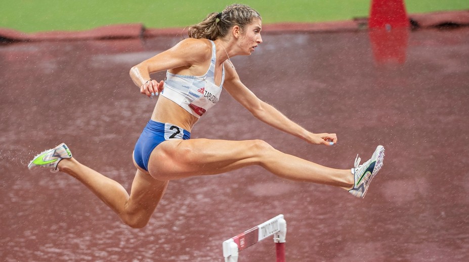 Zapletalová sa neprebojovala do finále 400 m prekážok. Preteky sprevádzal hustý dážď
