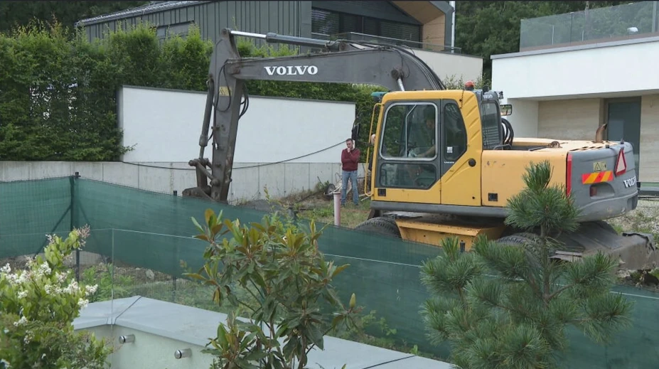 Kúpili si exkluzívne pozemky v Bratislave, no pre plot sa rozhádali na život a na smrť. Susedia sa už nevedia zhodnúť na ničom