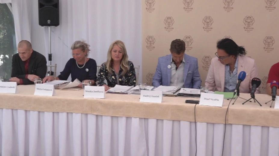 Pred novinárov predstúpili svedkovia viniaci Moniku Jankovskú z korupcie a úplatkárstva