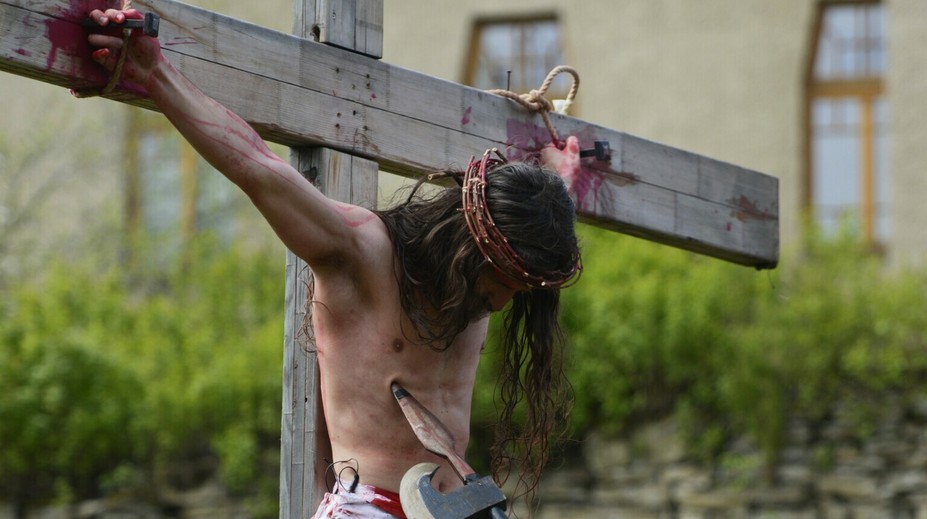 Je Biela sobota, katolíci cez deň spomínajú na mŕtveho Krista