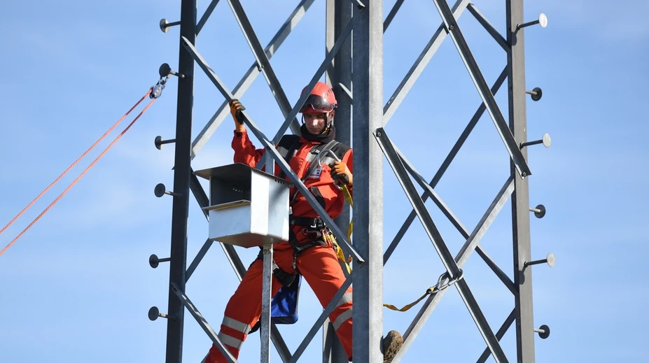 Pre zlé počasie zostali bez elektriny tisícky domácnosti na strednom a východom Slovensku