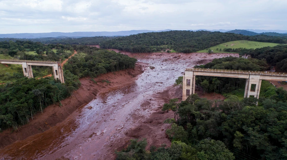 Po pretrhnutí priehrady v brazílskom Belo Horizonte sedem mŕtvych a stovky nezvestných