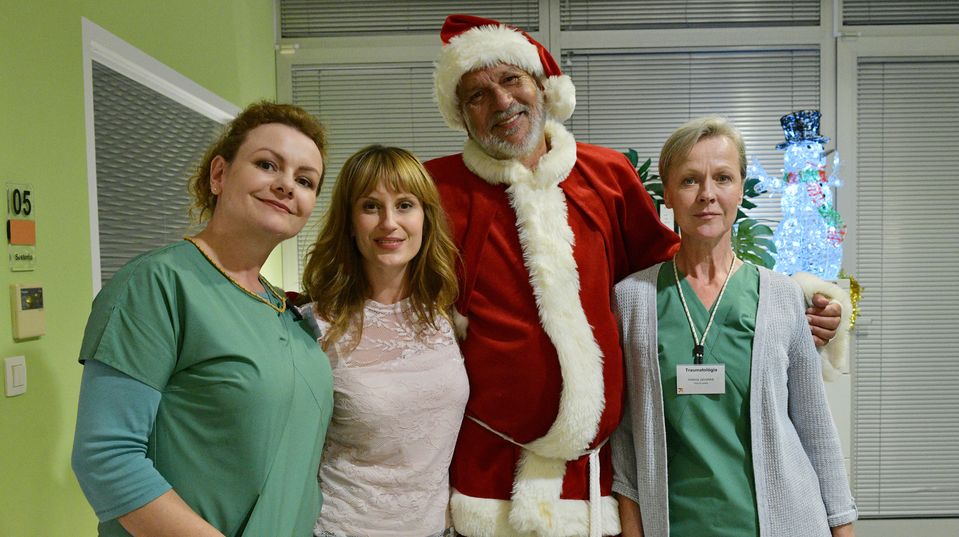 Sestričky vám želajú Šťasné a veselé Vianoce!