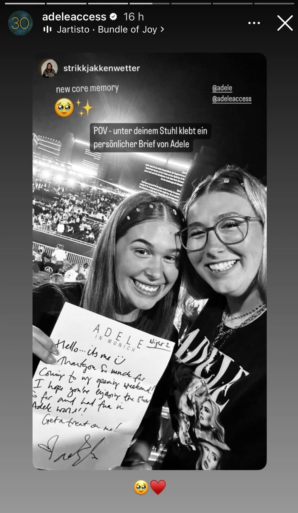 Šťastná fanúšička Adele si pod stoličkou našla od speváčky list spolu s darčekom