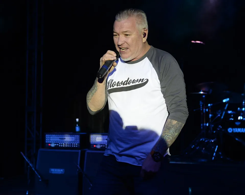 Steve Harwell s kapelou Smash Mouth v roku 2017