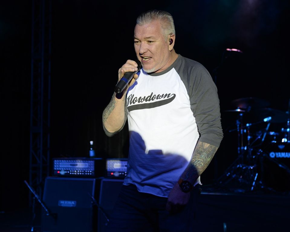 Steve Harwell s kapelou Smash Mouth v roku 2017