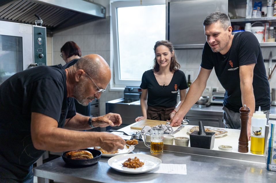 Na nože - Penzión Turista