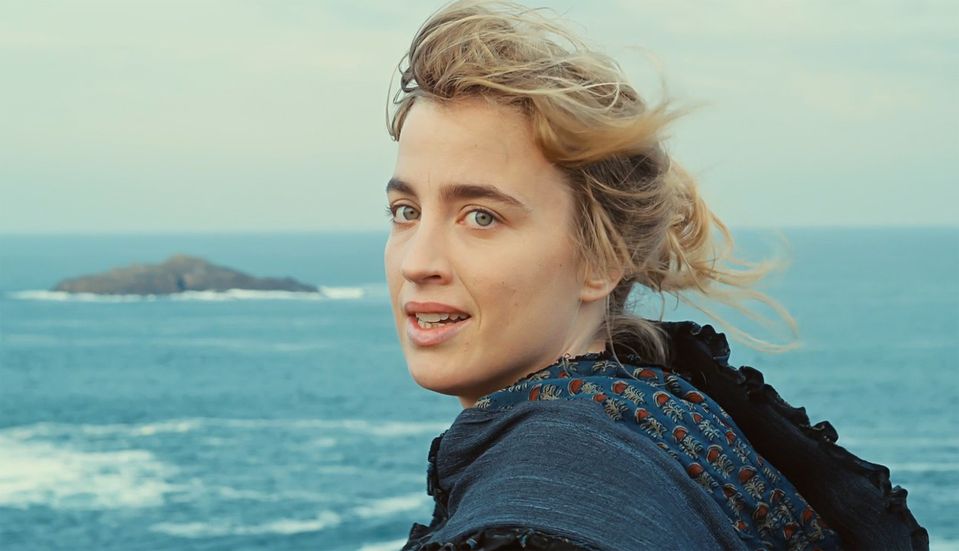 Adele Haenel vo filme Ženy v plameňoch