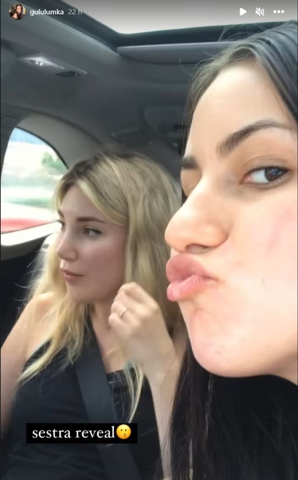 Giuliana Santi a jej sestra