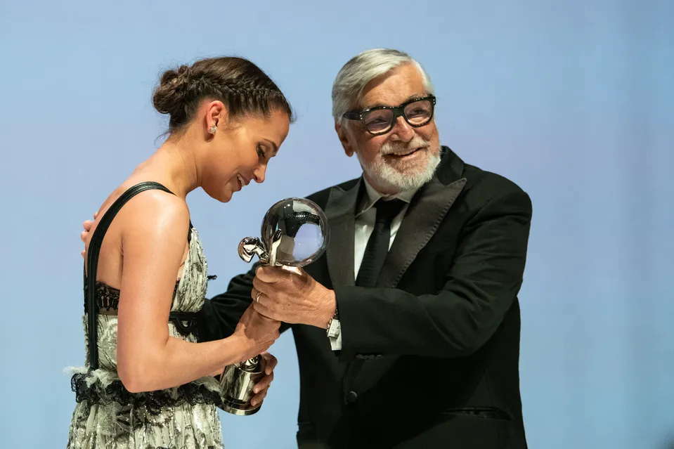 Herečka Alicia Vikander a riaditeľ MFF KV Jiří Bartoška