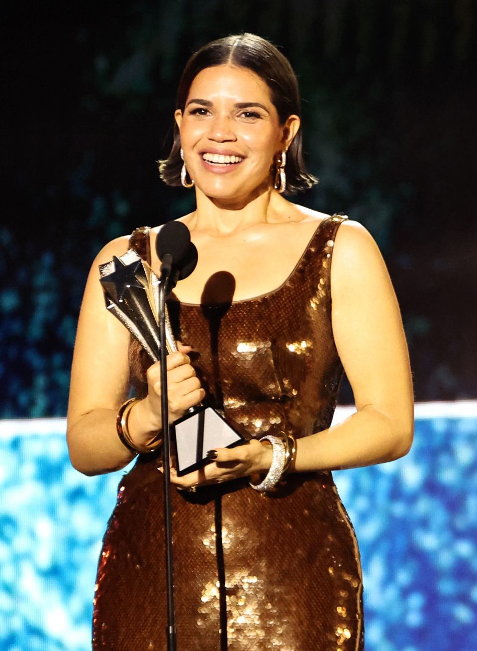 America Ferrera si odniesla cenu SeeHer od Critics Choice Awards