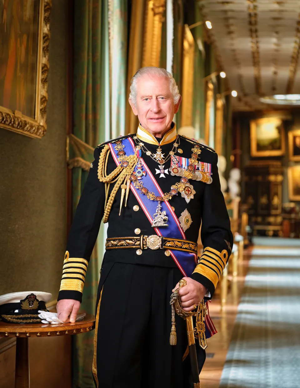 Na nedatovanej snímke vydanej Buckinghamským palácom 15. januára 2024 nový oficiálny portrét britského kráľa Karola III.